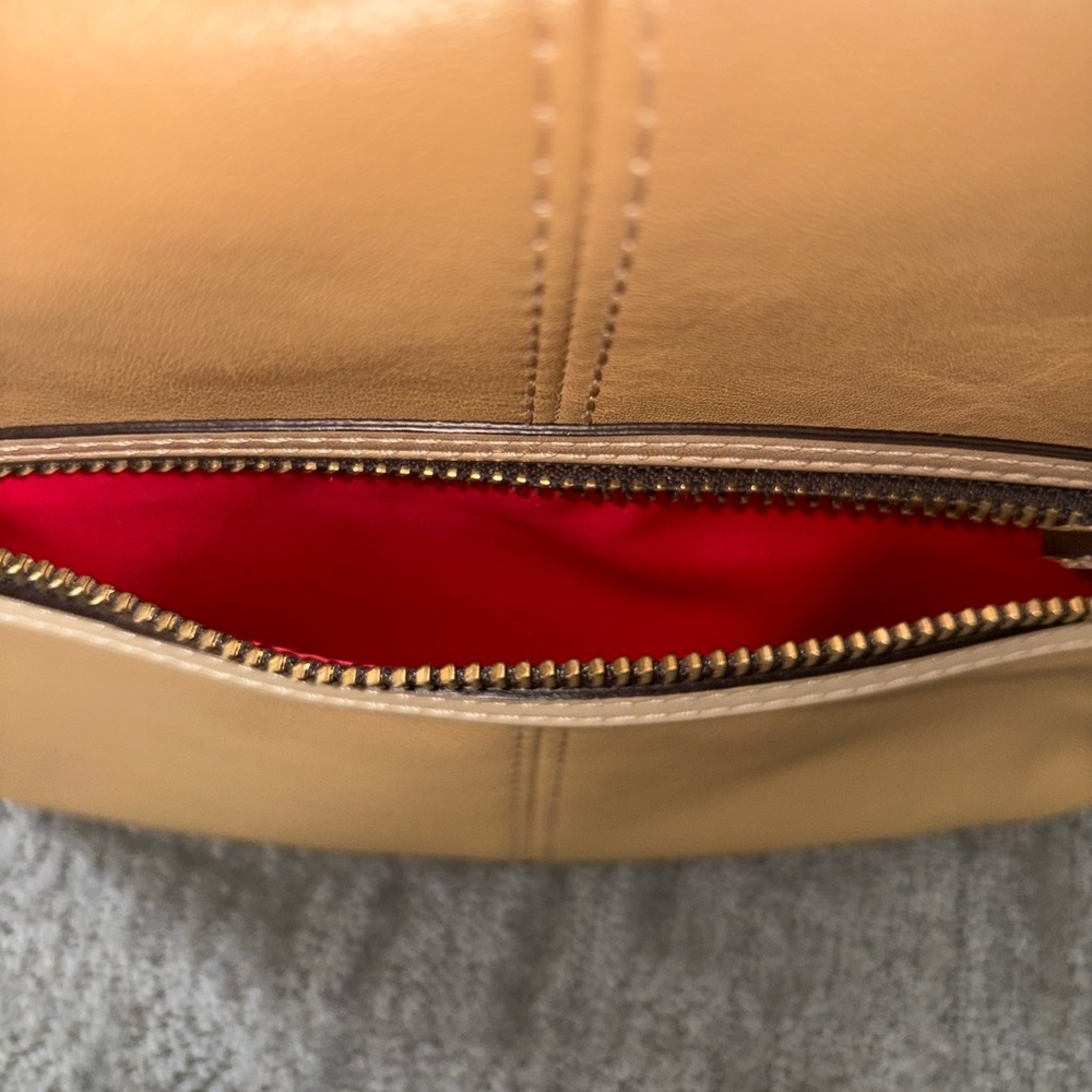 Coach Elegant Tan Leather Shoulder or clutch Bag - Picture 5 of 6